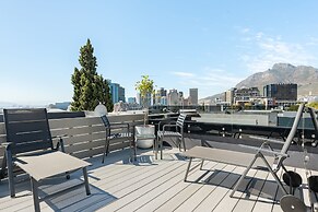 Modern Apartment in De Waterkant | Private Rooftop
