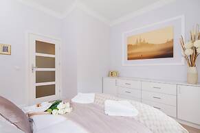 Apartment Lubicz Cracow by Renters