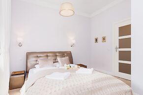 Apartment Lubicz Cracow by Renters