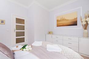 Apartment Lubicz Cracow by Renters
