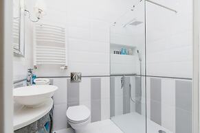 Apartment Lubicz Cracow by Renters