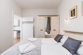 Apartment Plac na Groblach by Renters