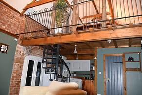 2-bed 18th Century Barn - Sleeps 6 - Pet Friendly
