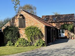 2-bed 18th Century Barn - Sleeps 6 - Pet Friendly
