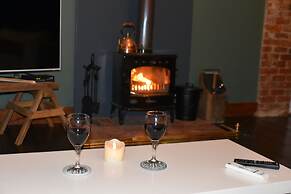 2-bed 18th Century Barn - Sleeps 6 - Pet Friendly