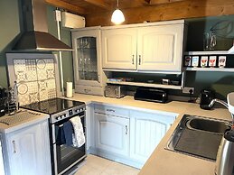 2-bed 18th Century Barn - Sleeps 6 - Pet Friendly