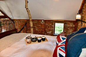 2-bed 18th Century Barn - Sleeps 6 - Pet Friendly