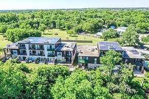 Seele Street River B11 2 Bedroom Condo by RedAwning