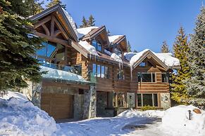3354 Peak Drive