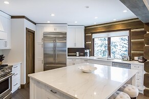 3354 Peak Drive