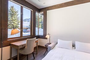 3354 Peak Drive