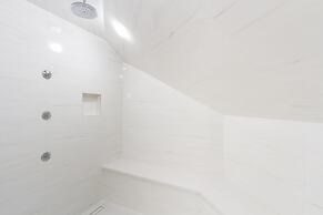 3354 Peak Drive