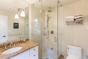 Spacious Town Home With Private Hot Tub