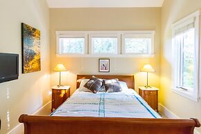 Spacious Town Home With Private Hot Tub