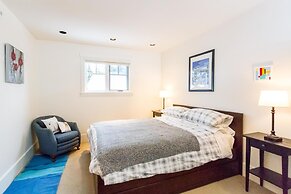 Spacious Town Home With Private Hot Tub