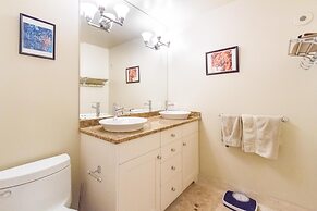 Spacious Town Home With Private Hot Tub