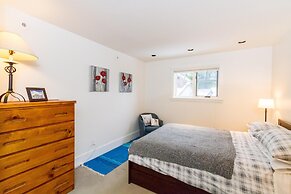 Spacious Town Home With Private Hot Tub