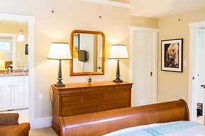 Spacious Town Home With Private Hot Tub