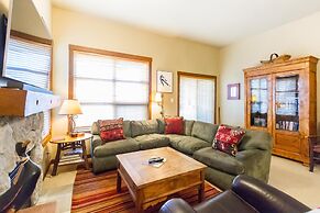 Ski in Ski out Minutes From Village, Private Hot Tub Sleeps 6 Free Shu