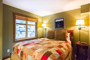Ski in Ski out Minutes From Village, Private Hot Tub Sleeps 6 Free Shu