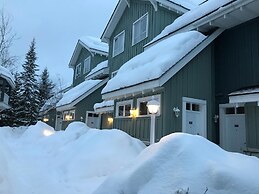 Panoramic Views From This Gorgeous 2 Bed Property - Village Location