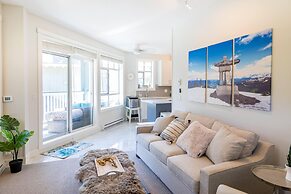 Panoramic Views From This Gorgeous 2 Bed Property - Village Location