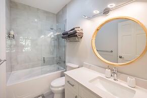 Panoramic Views From This Gorgeous 2 Bed Property - Village Location