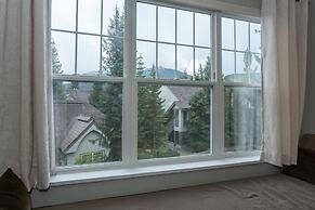 Bright & Spacious 2 Bedroom Situated in Blueberry Hills