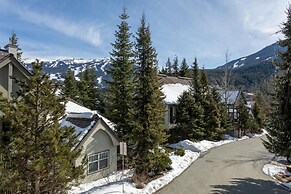 Bright & Spacious 2 Bedroom Situated in Blueberry Hills