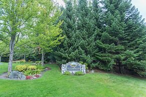 Bright & Spacious 2 Bedroom Situated in Blueberry Hills