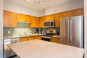 Bright & Spacious 2 Bedroom Situated in Blueberry Hills