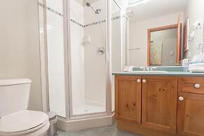 Bright & Spacious 2 Bedroom Situated in Blueberry Hills