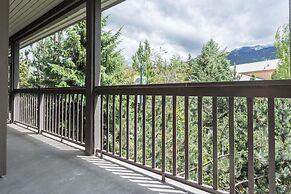 Bright and Clean, Walk Everywhere, Shared Pool and Hot Tub