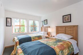 Bright and Clean, Walk Everywhere, Shared Pool and Hot Tub