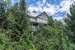 Bright and Clean, Walk Everywhere, Shared Pool and Hot Tub