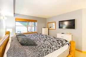 Ski in Out, Great Location, Free Shuttle Bus