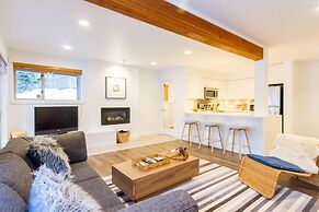 Ski in Out, Great Location, Free Shuttle Bus