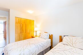 Fabulous Location Private Hot Tub, NO Car Needed, Sleeps 8