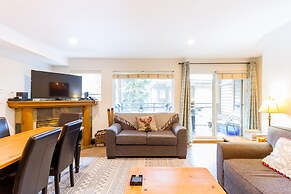 Fabulous Location Private Hot Tub, NO Car Needed, Sleeps 8