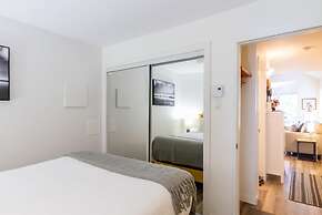 Cute and Cozy, Walk to Gondola Ski in Out