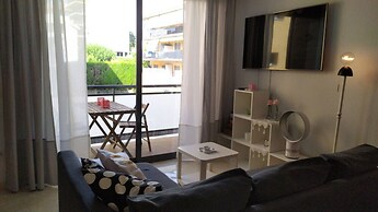 New and Beautiful Apartment in a Quiet Area Very Close to the Beach