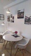 New and Beautiful Apartment in a Quiet Area Very Close to the Beach