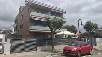 New and Beautiful Apartment in a Quiet Area Very Close to the Beach