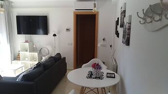 New and Beautiful Apartment in a Quiet Area Very Close to the Beach