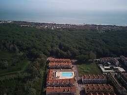 Homely Flat With Pool-beahost