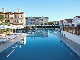 Joyful Getaway Flat in a Residence With Aircon