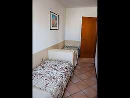 Joyful Getaway Flat in a Residence With Aircon