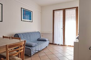 Cozy Flat in a Bright Residence-beahost