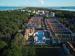 Joyful Getaway Flat in a Residence With Aircon