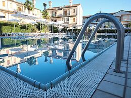 Joyful Getaway Flat in a Residence With Aircon